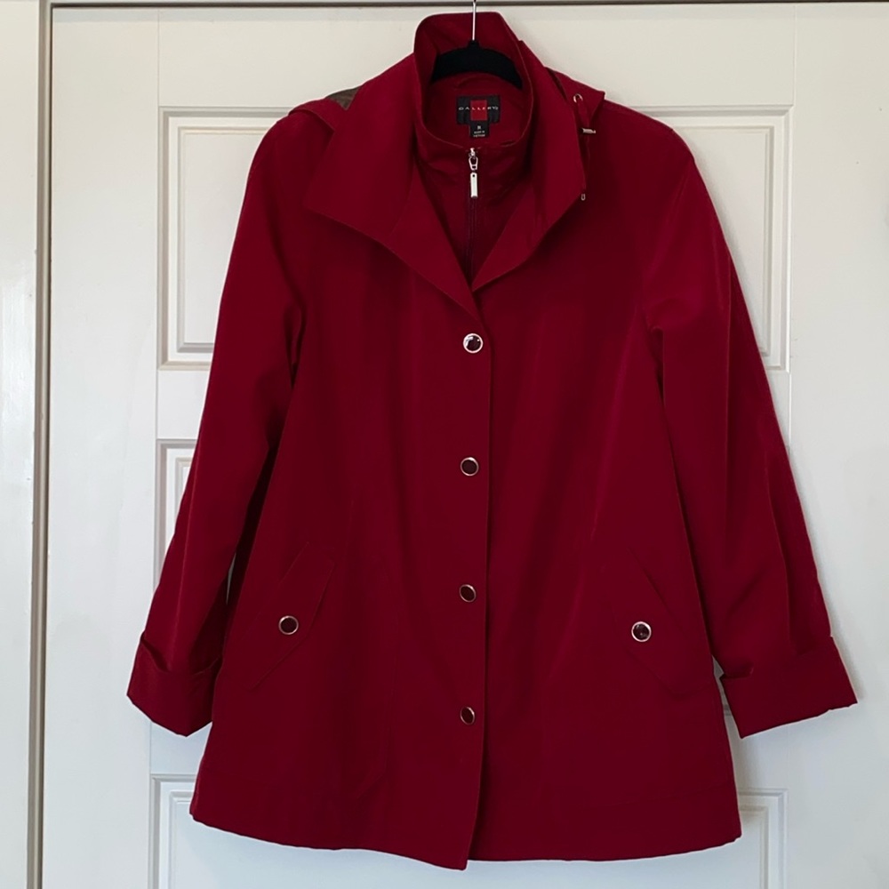Gallery Red All Weather Coat Size Medium